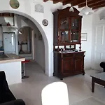 Mykonos Beachfront House With Sunset & Delos View Hébergement de vacances Agios Stefanos (Mykonos)